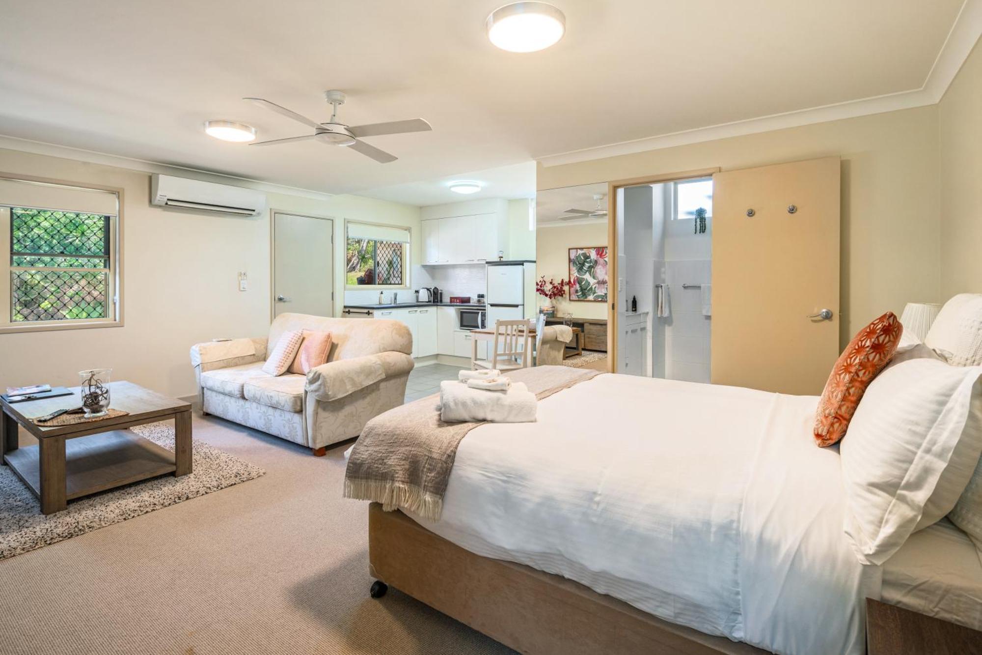 The Guesthouse Maleny Room photo